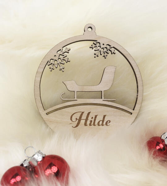 Houten kerstbal met arreslee