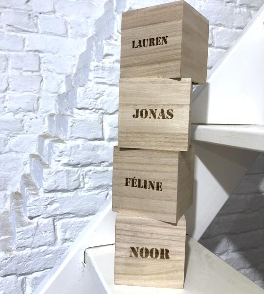 Pot à crayons carré en bois de paulownia – Gravé avec texte ou logo