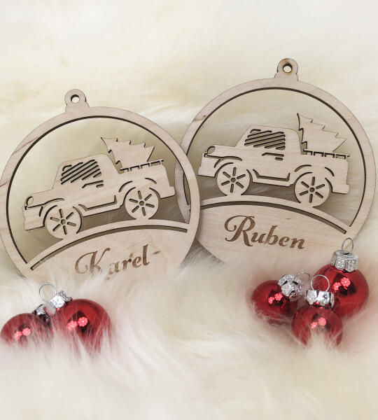 Houten kerstbal met pick-up & kerstboom