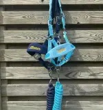 ENSEMBLE Licol Bellwood avec Broderie Nom & Cordelette Assortie