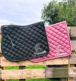 Tapis de selle avec cheval – vue de face