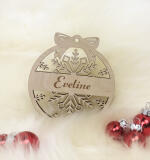 Houten kerstbal met strik – gepersonaliseerd met naam